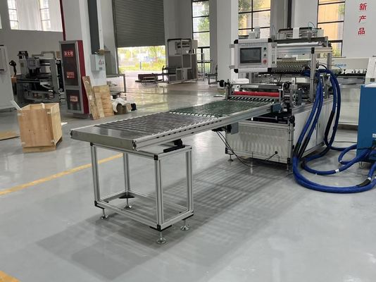 De warm gesmolten lijm dispenserende machine is een milieuvriendelijke en volledig compatibele lijmmachine