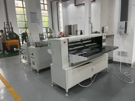 Automatische vouwmachine voor het vouwen van papierbestanden