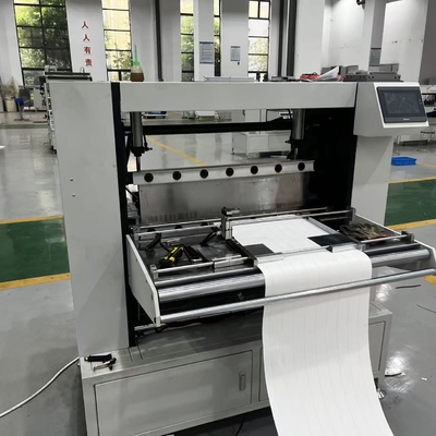 Grote papiervouwmachine voor luchtfilters, aanvoersnelheid 1,5 m per minuut, instelbaar