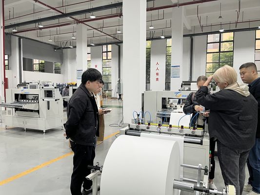 2025Y Nieuwe volledig-automatische niet-verdelingsfilter luchtpapiervouwmachine Productielijntoestand