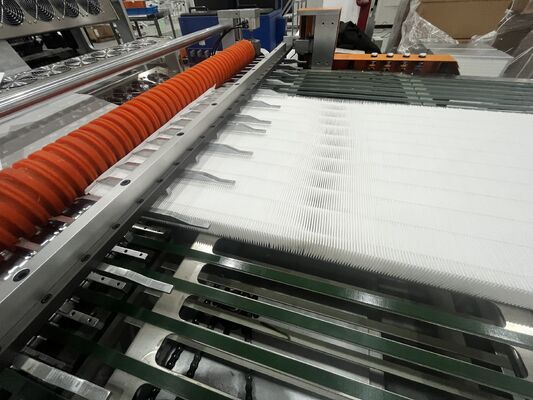 Hoogrendementsfilter Productielijn 300mm Plooishoogte Automatische HEPA Filter Plooi- en Lijm Productielijn