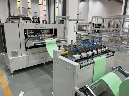 Stabiele output Gemakkelijk te bedienen Filtervouwbare lijmproductielijn Ondersteunende lange-tijd continue werking