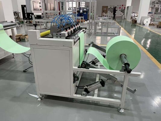 Zwaar uitgevoerde machine voor veeleisende industriële omgevingen Filterproductieapparatuur Voorsnijmachine voor precisie luchtfiltratie