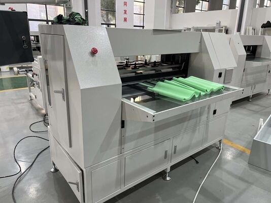 Een laag energieverbruikende en kosteneffectieve filterpleatmachine voor filterproductieoplossingen en luchtfilters voor de automobielindustrie