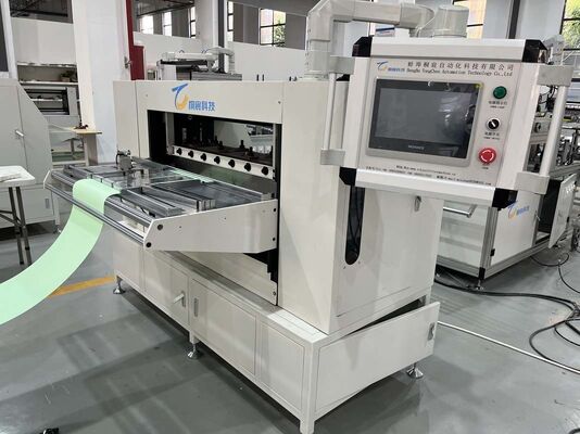 Een laag energieverbruikende en kosteneffectieve filterpleatmachine voor filterproductieoplossingen en luchtfilters voor de automobielindustrie